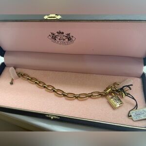 NWT Juicy Couture Vintage Chain Links Lock Bracelet. Gold tone.Made in 2000’s